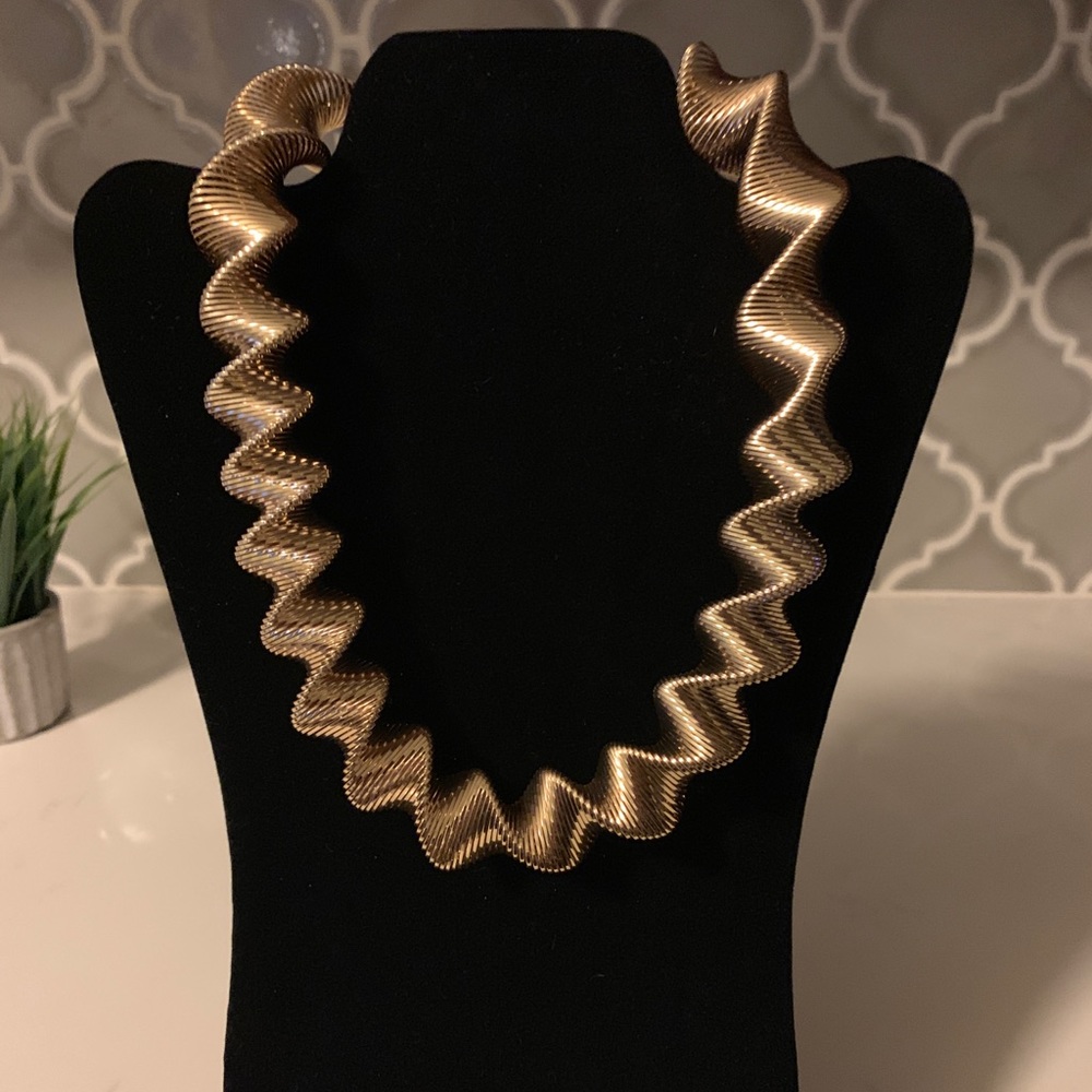 Necklace Gold tone